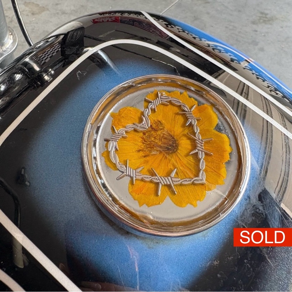 SOLD❌Heart-Shaped Floral Gas Cap
